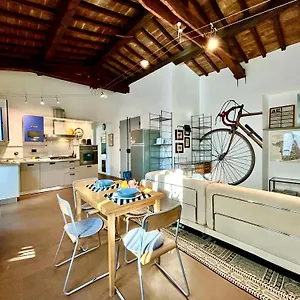 Bright House With Terrace In Santa Croce Florence